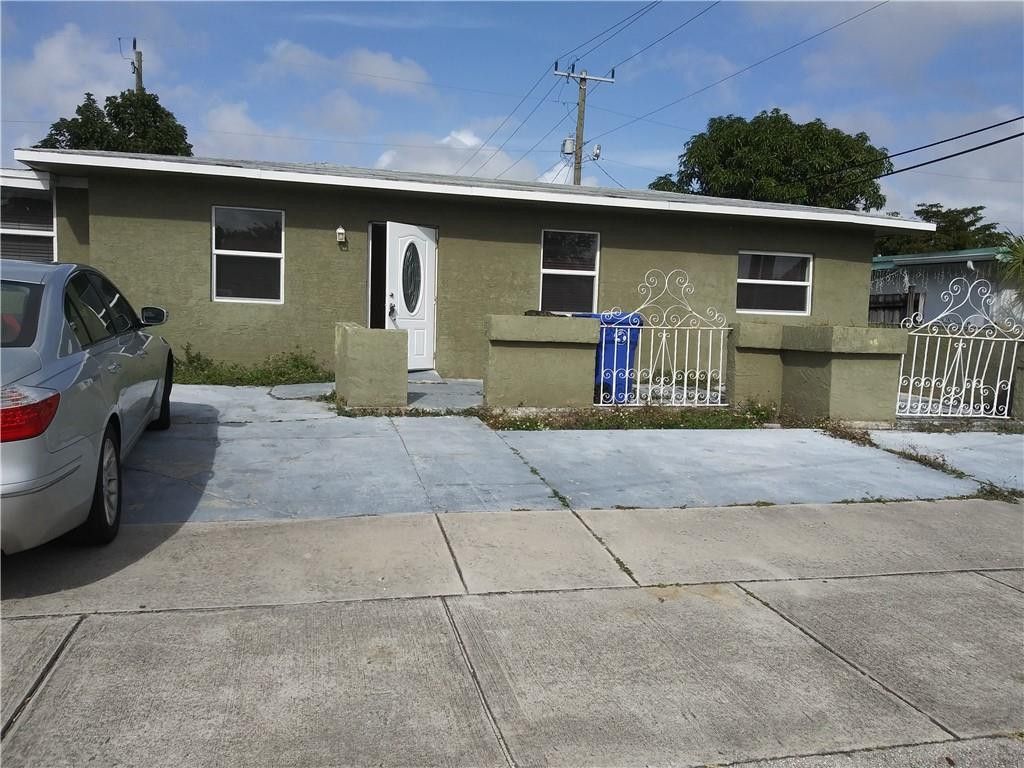 Photo of 2701 NW 21st Street, Fort Lauderdale, FL 33311 (MLS # B26021701)