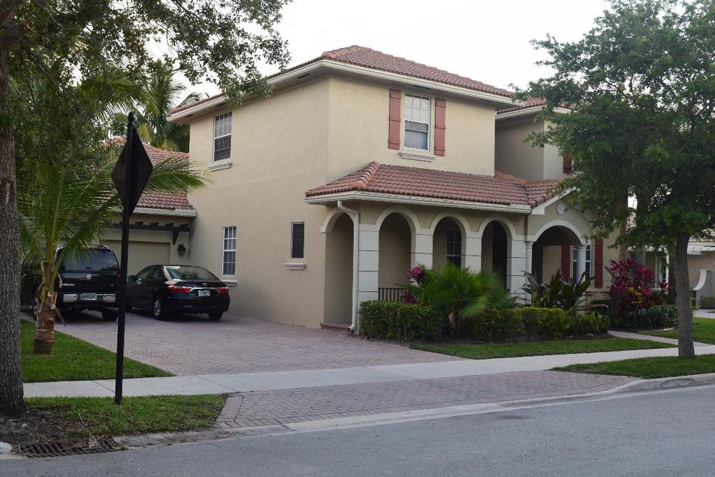 Photo of 132 N Via Isabela N, Jupiter, FL 33458 (MLS # R10571077)