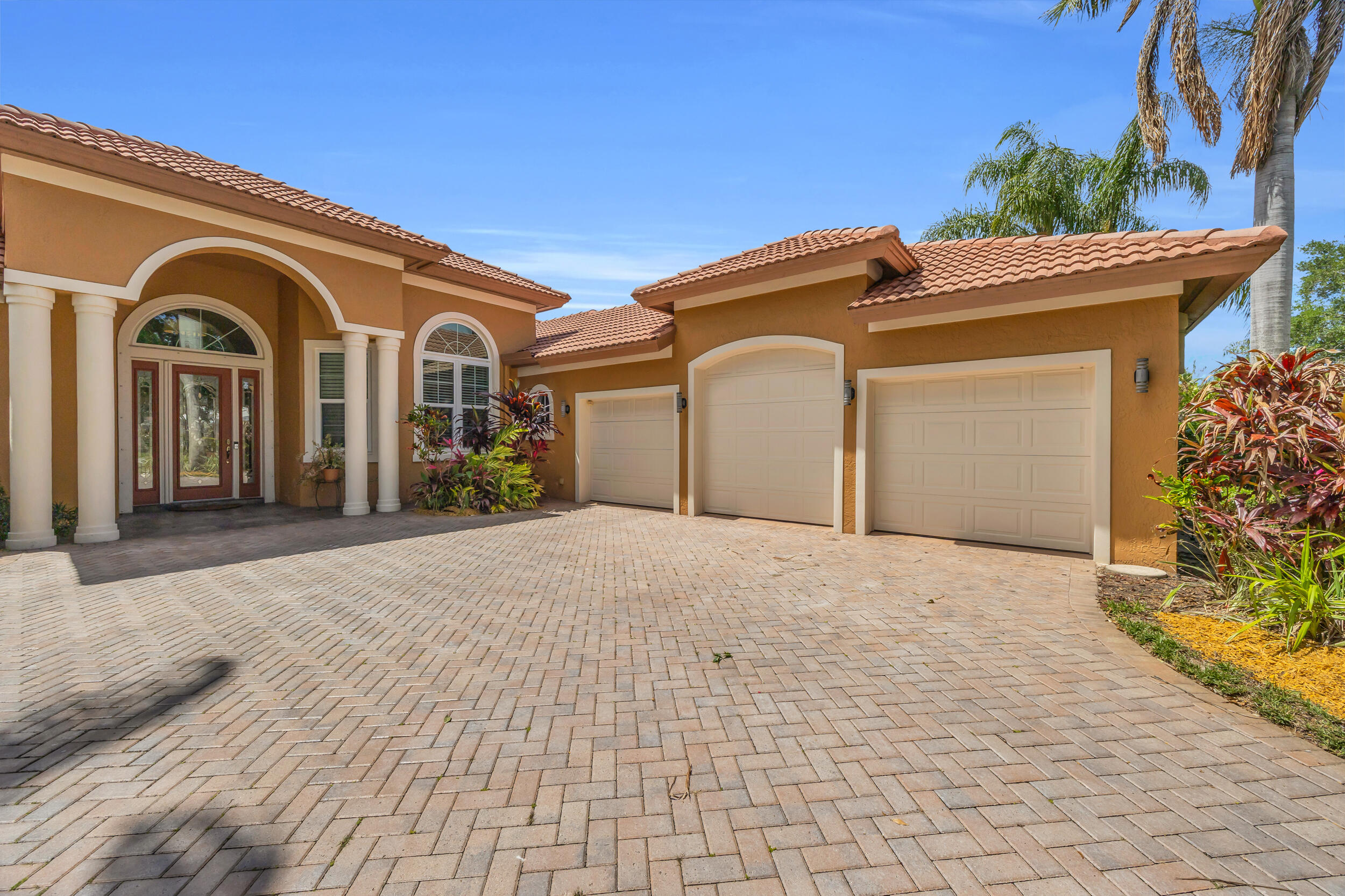 Country Club Pointe - Residential