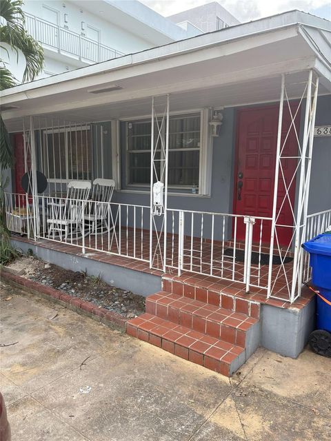 1538 NW 15th Ave Miami FL 33125
