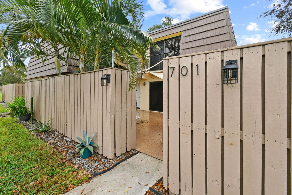 Photo of 701 7th Court, Palm Beach Gardens, FL 33410 (MLS # R10949595)