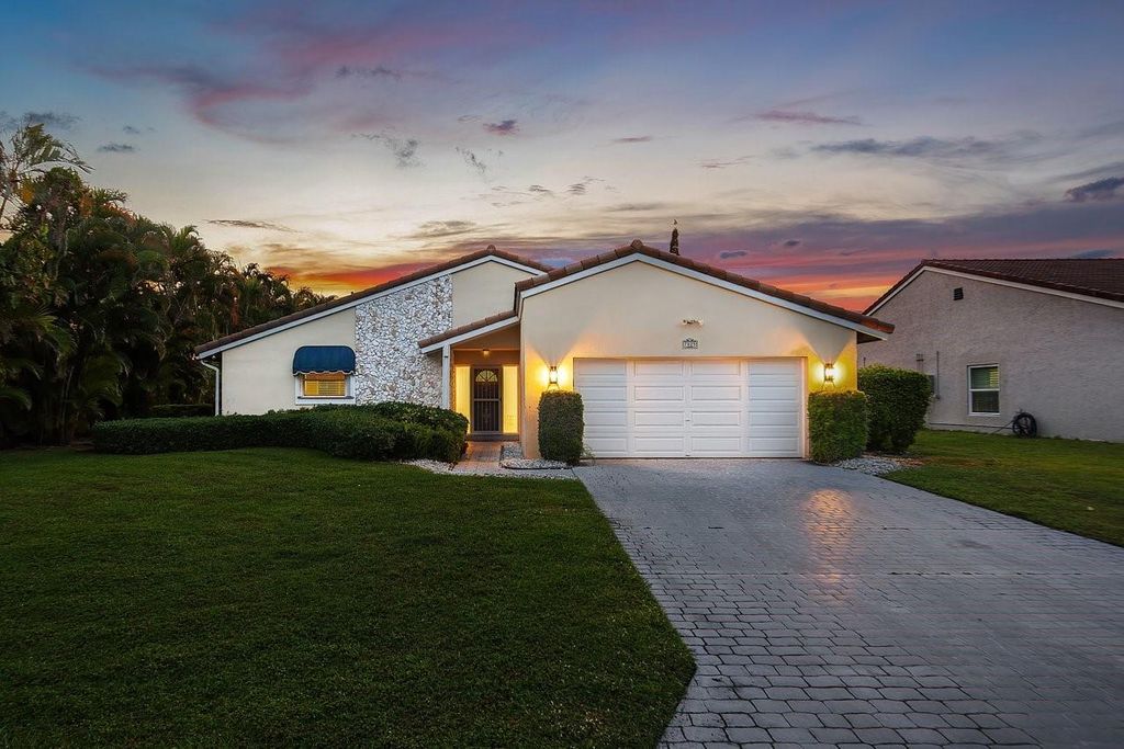 Photo of 7025 NW 2nd Terrace, Boca Raton, FL 33487 (MLS # F10499604)