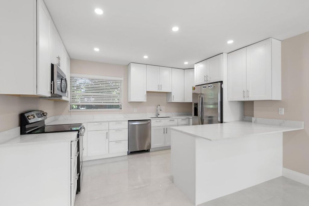 Photo of 301 SE 12th Avenue #6, Boynton Beach, FL 33435 (MLS # R11147136)