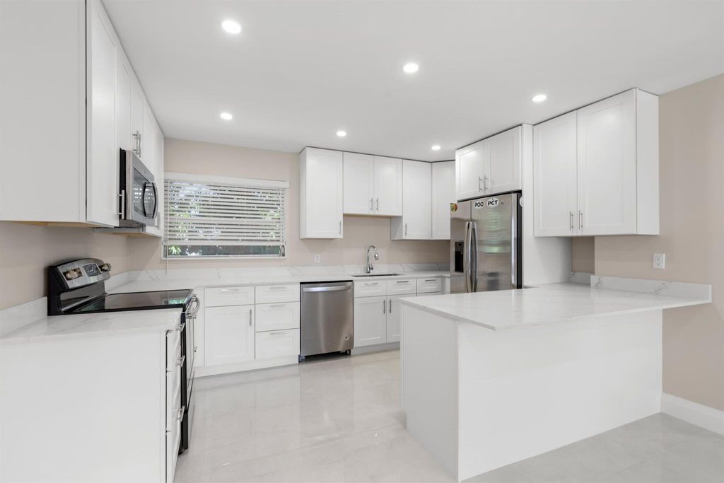 Photo of 301 SE 12th Avenue #6, Boynton Beach, FL 33435 (MLS # R11147136)