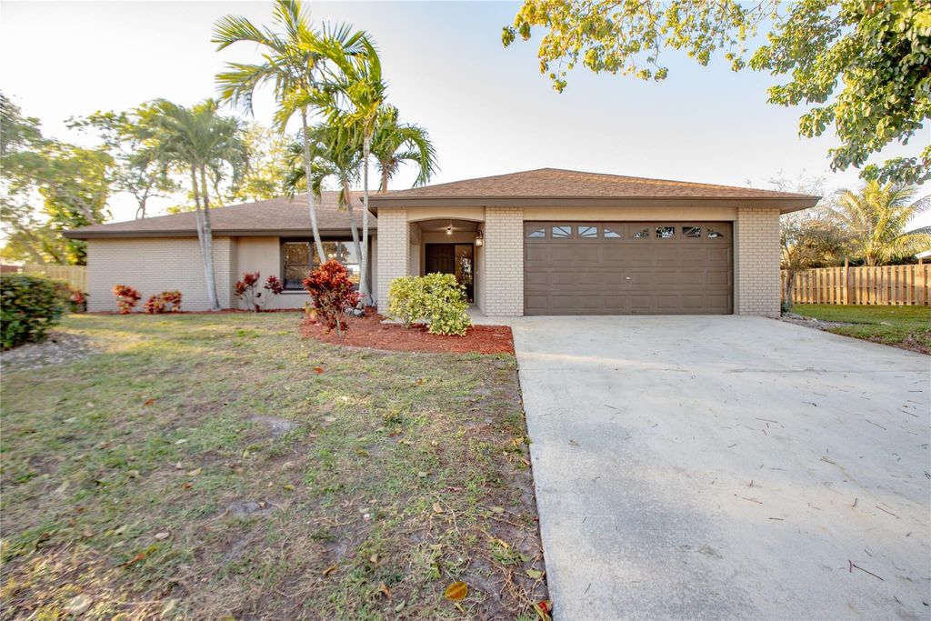 Photo of 136 Sherwood Drive, Royal Palm Beach, FL 33411 (MLS # F10425388)