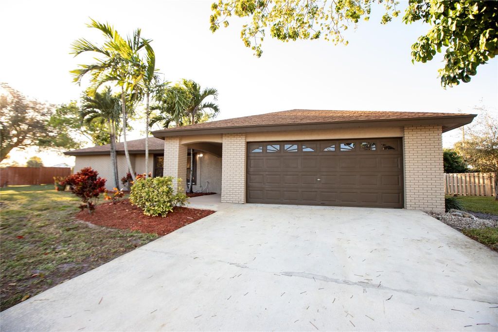 Photo of 136 Sherwood Drive, Royal Palm Beach, FL 33411 (MLS # F10425388)