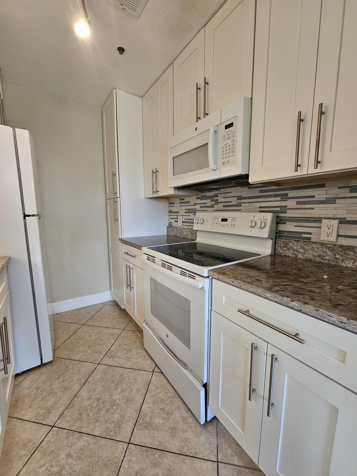 BOYNTON LANDINGS CONDO - Residential Lease
