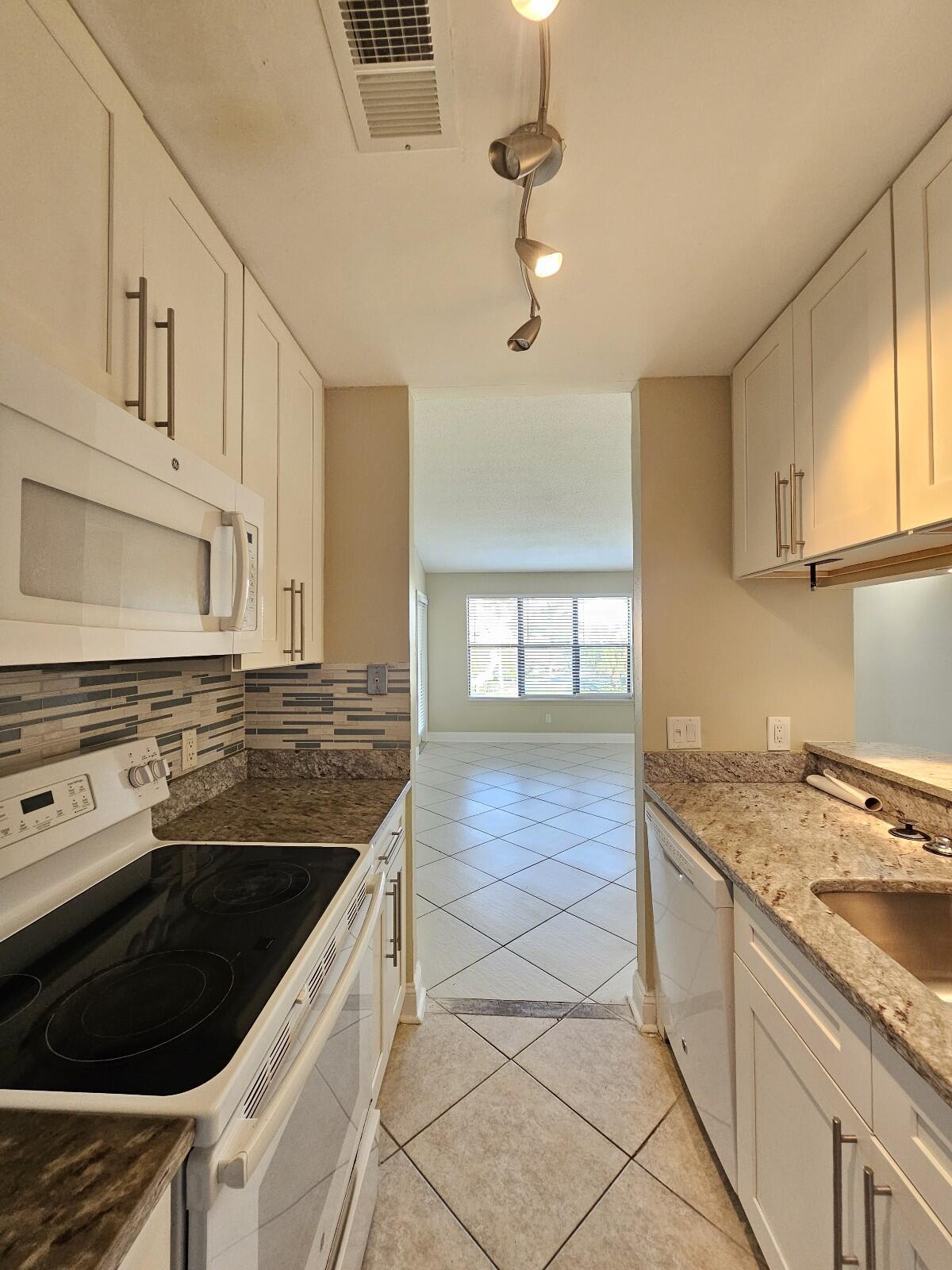 BOYNTON LANDINGS CONDO - Residential Lease