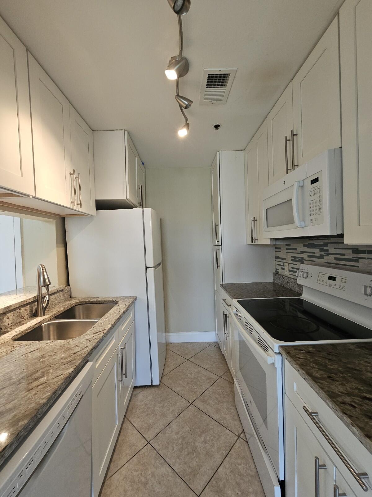 BOYNTON LANDINGS CONDO - Residential Lease