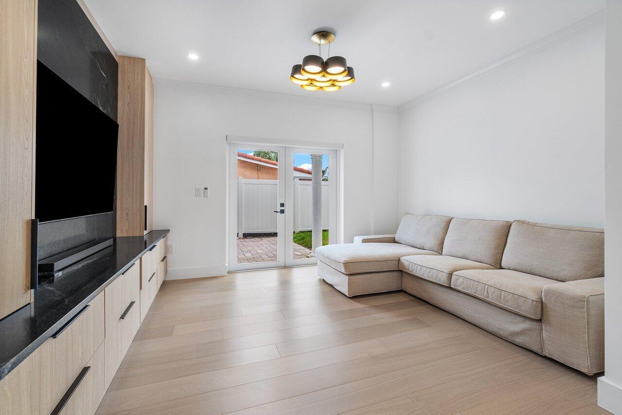 BOCA ISLANDS - Residential Lease