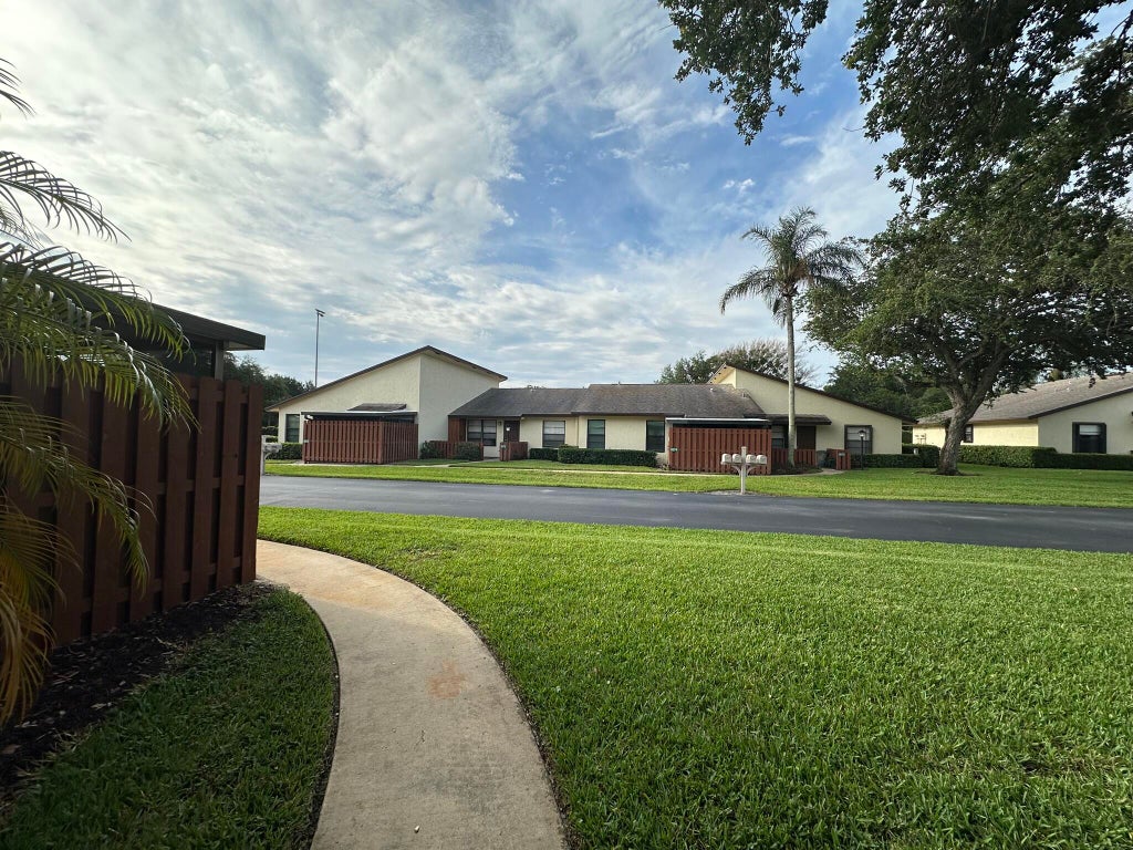 Photo of 8075 SE VILLA Circle, Hobe Sound, FL 33455 (MLS # B26074314)