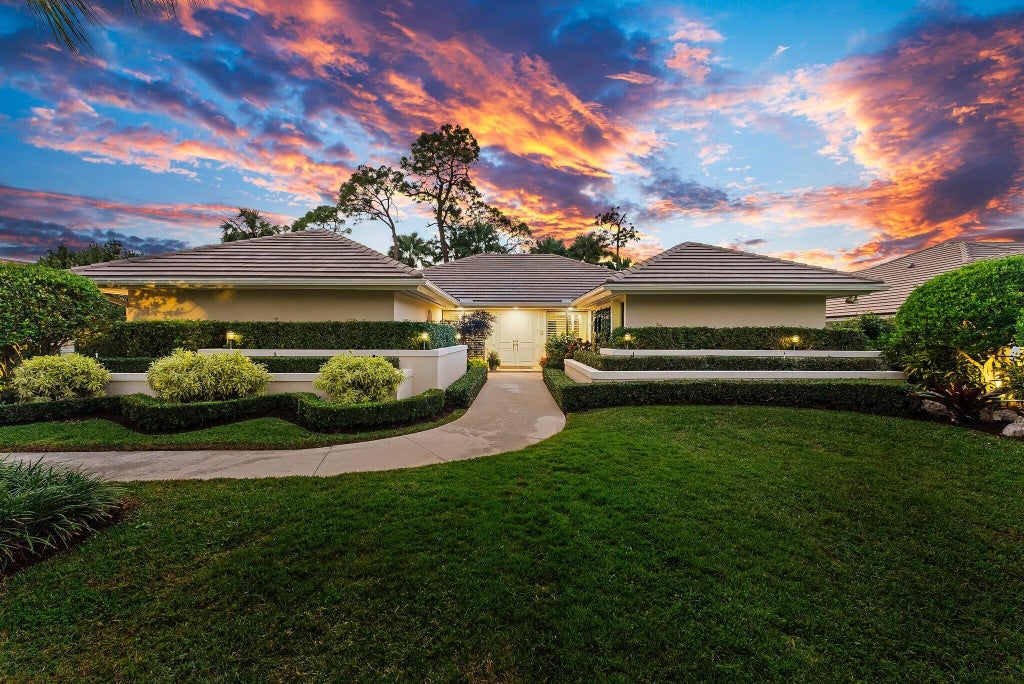 Photo of 2 Alford Court, Palm Beach Gardens, FL 33418 (MLS # R11045007)