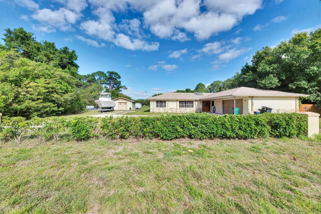 Photo of 4900 Silver Oak Drive, Fort Pierce, FL 34982 (MLS # R10787019)