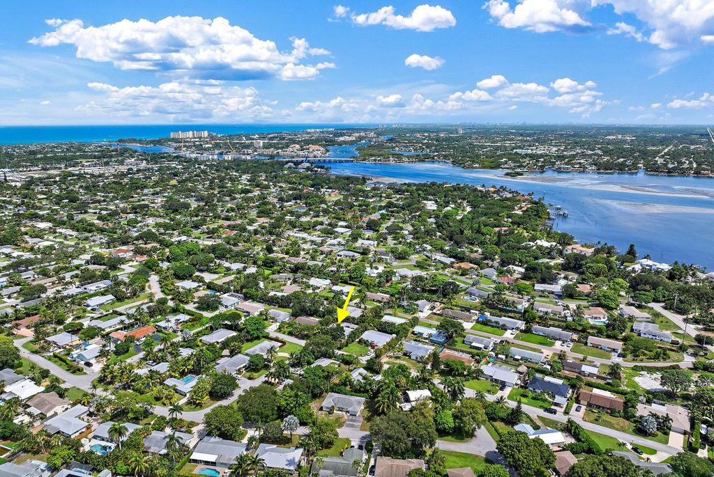 Photo of 454 Dover Road, Jupiter, FL 33469 (MLS # R11008027)