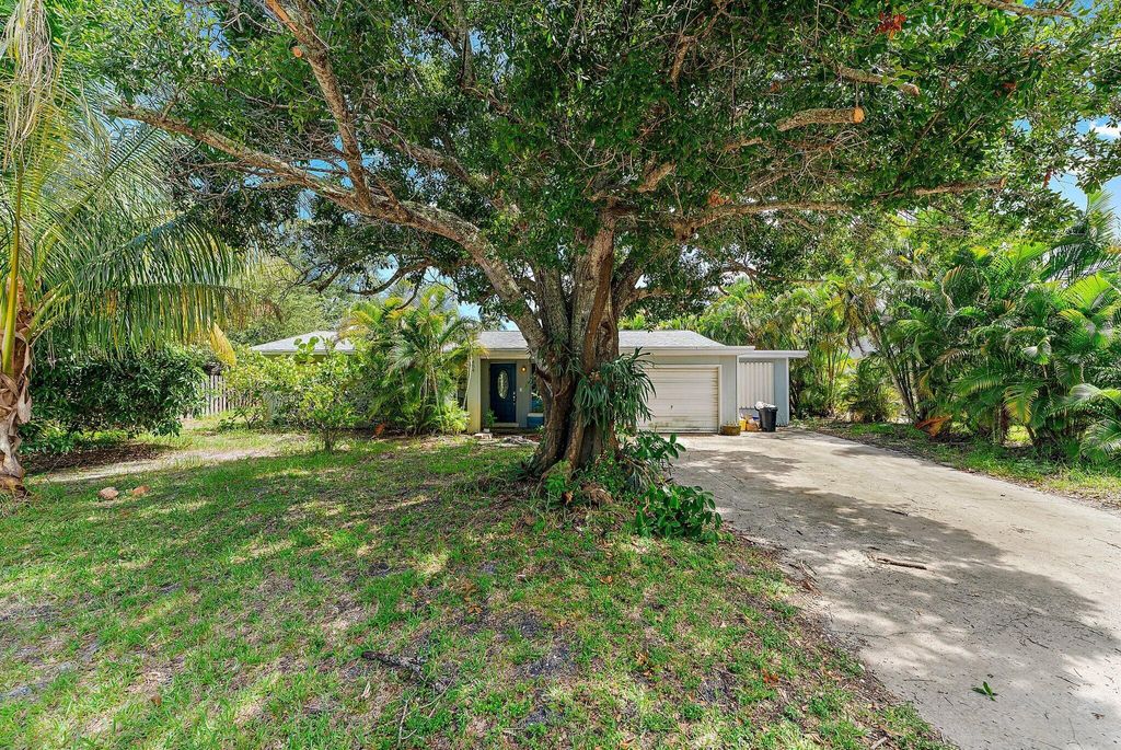 Photo of 454 Dover Road, Jupiter, FL 33469 (MLS # R11008027)