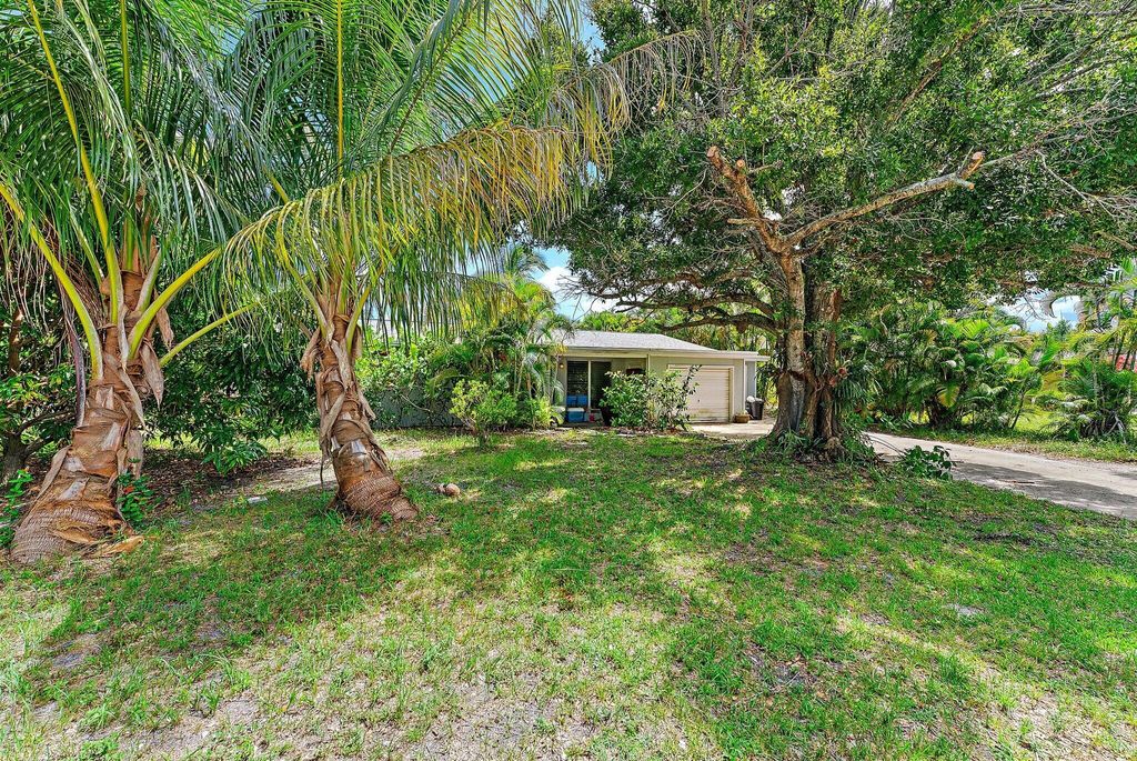 Photo of 454 Dover Road, Jupiter, FL 33469 (MLS # R11008027)