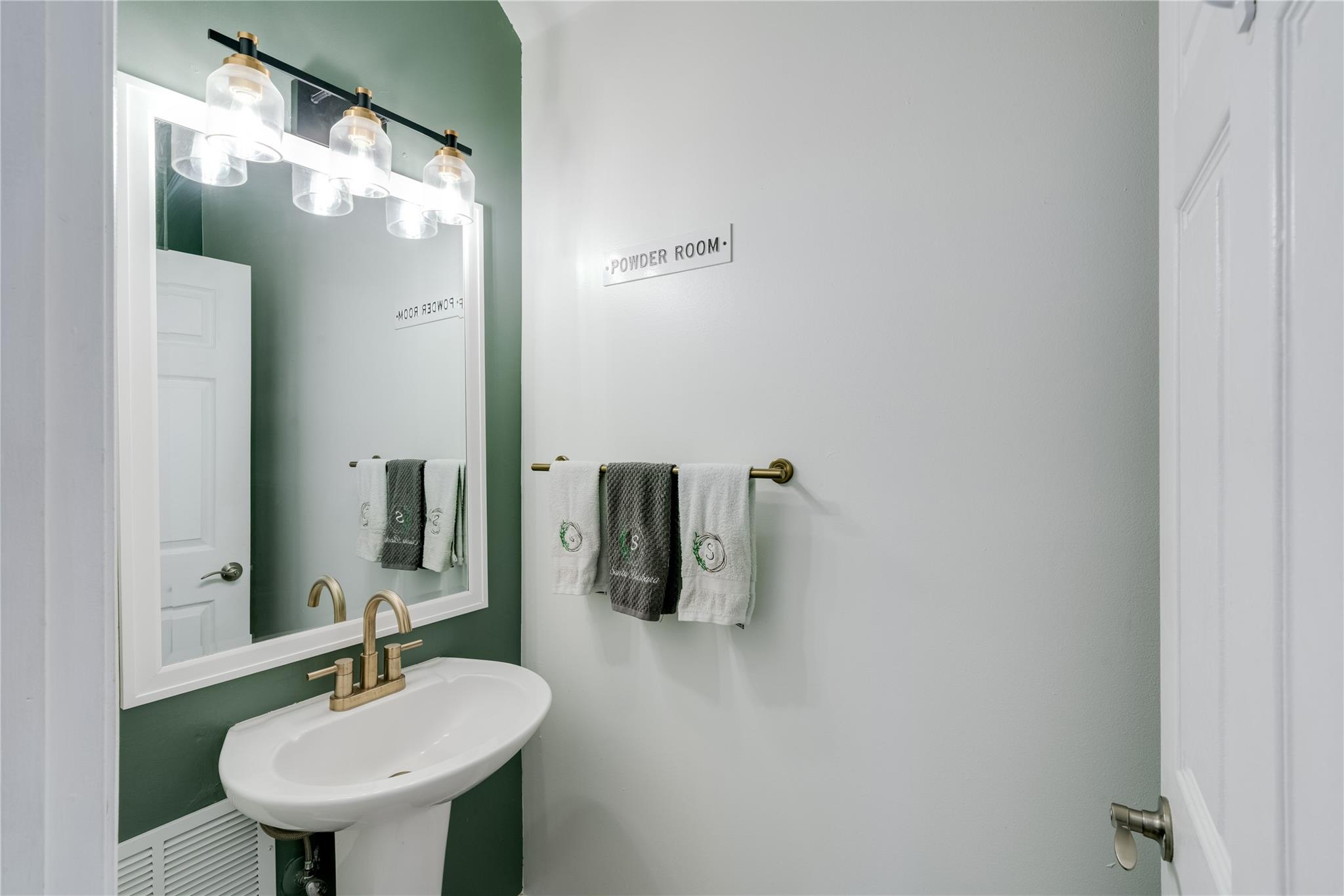 4112 NE 25th Ct, Homestead, FL, 33033/$450,000 3 4112 NE 25th Ct