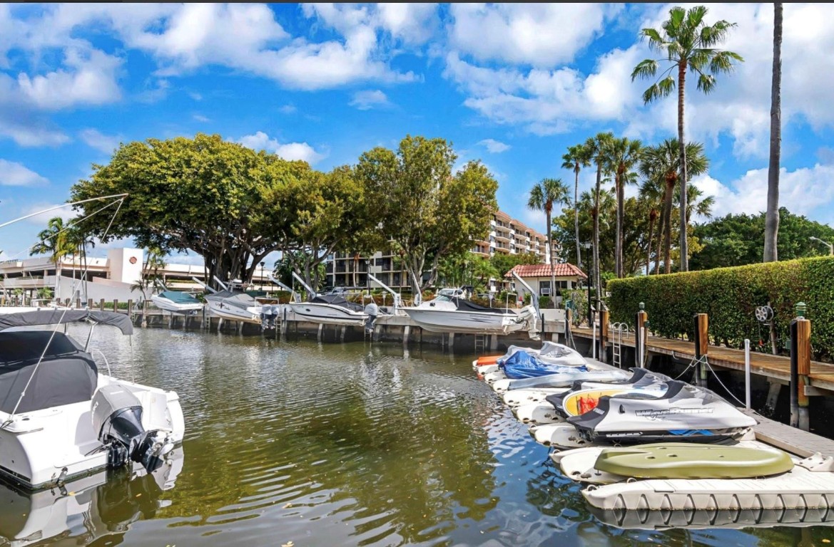 859 Jeffery Street 214