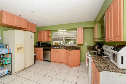 Single Family Residence in Fort Pierce FL 2809 Oleander Boulevard Blvd 9.jpg
