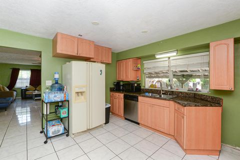 Single Family Residence in Fort Pierce FL 2809 Oleander Boulevard Blvd 11.jpg