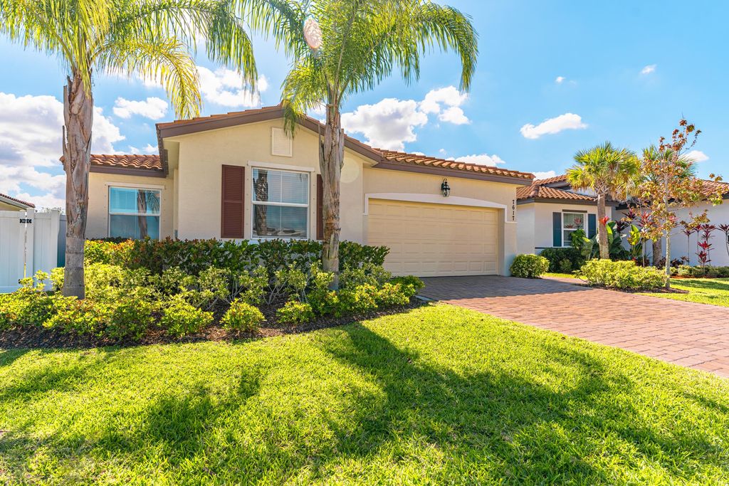 Photo of 7617 NW Greenbank Circle, Port Saint Lucie, FL 34987 (MLS # R10974363)