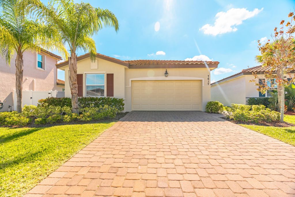 Photo of 7617 NW Greenbank Circle, Port Saint Lucie, FL 34987 (MLS # R10974363)