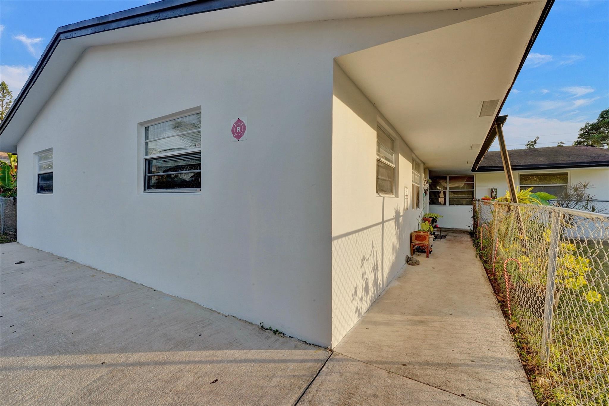 SUNSHINE VILLAS - Residential Lease