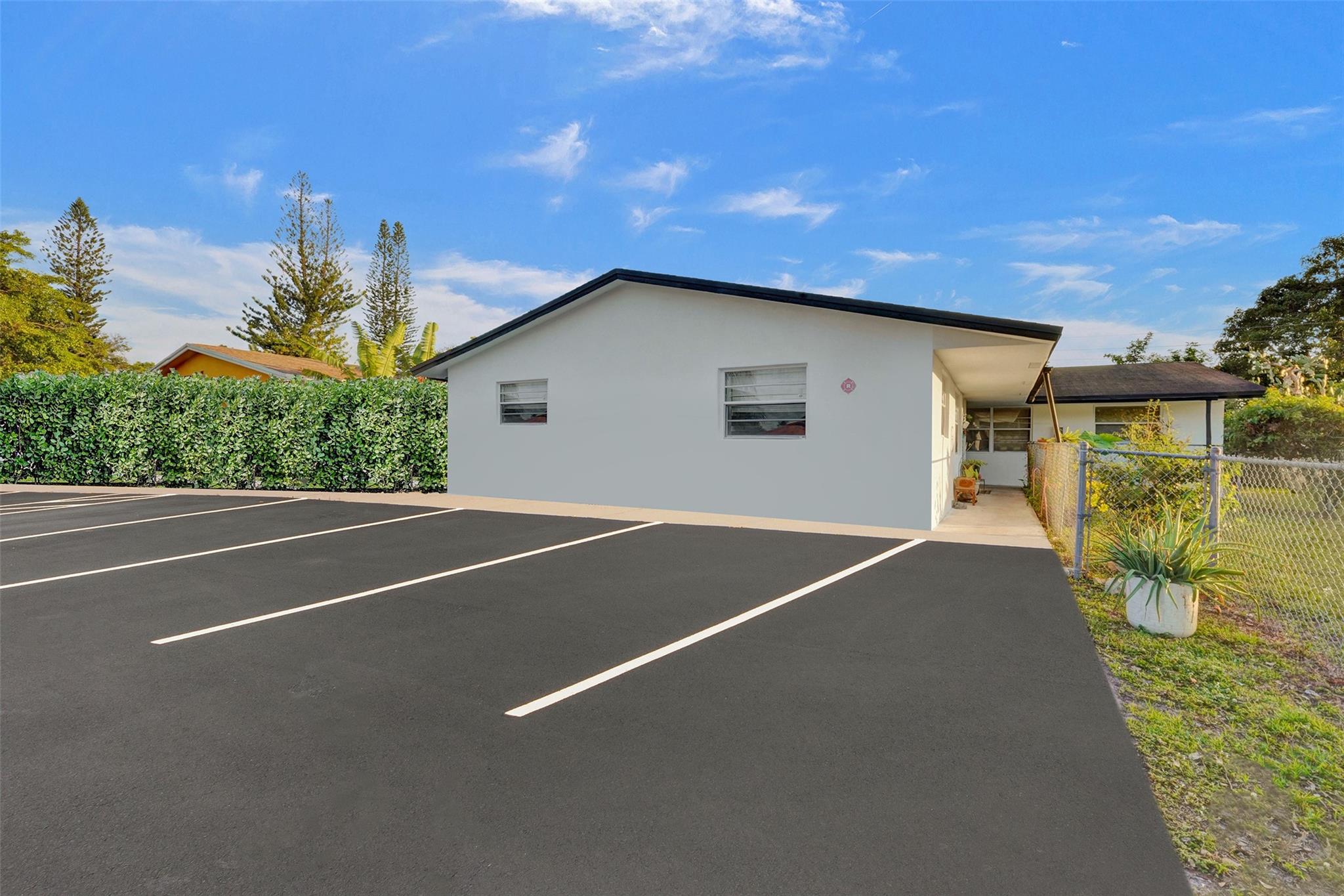 SUNSHINE VILLAS - Residential Lease