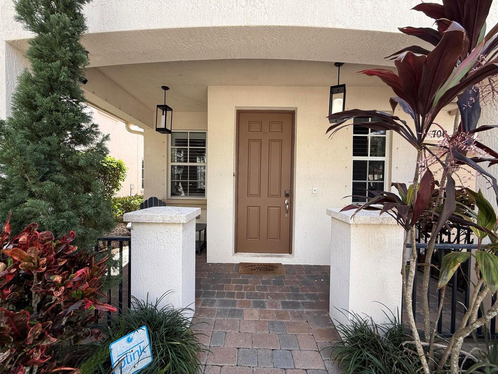Photo of 706 Duchess Court, Palm Beach Gardens, FL 33410 (MLS # R11064140)