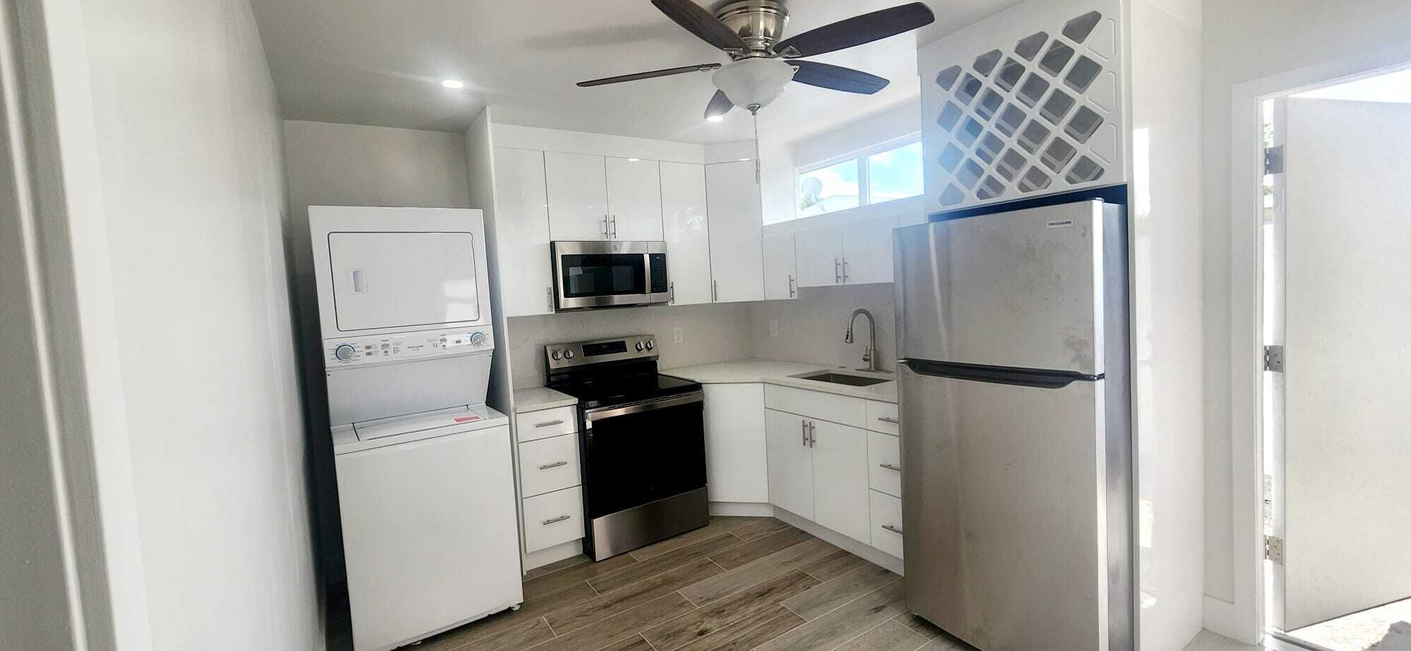 ENGLEWOOD MANOR - Residential Lease
