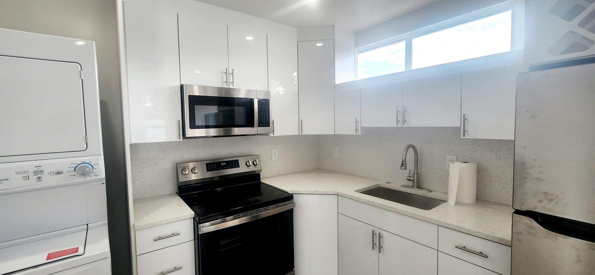 ENGLEWOOD MANOR - Residential Lease