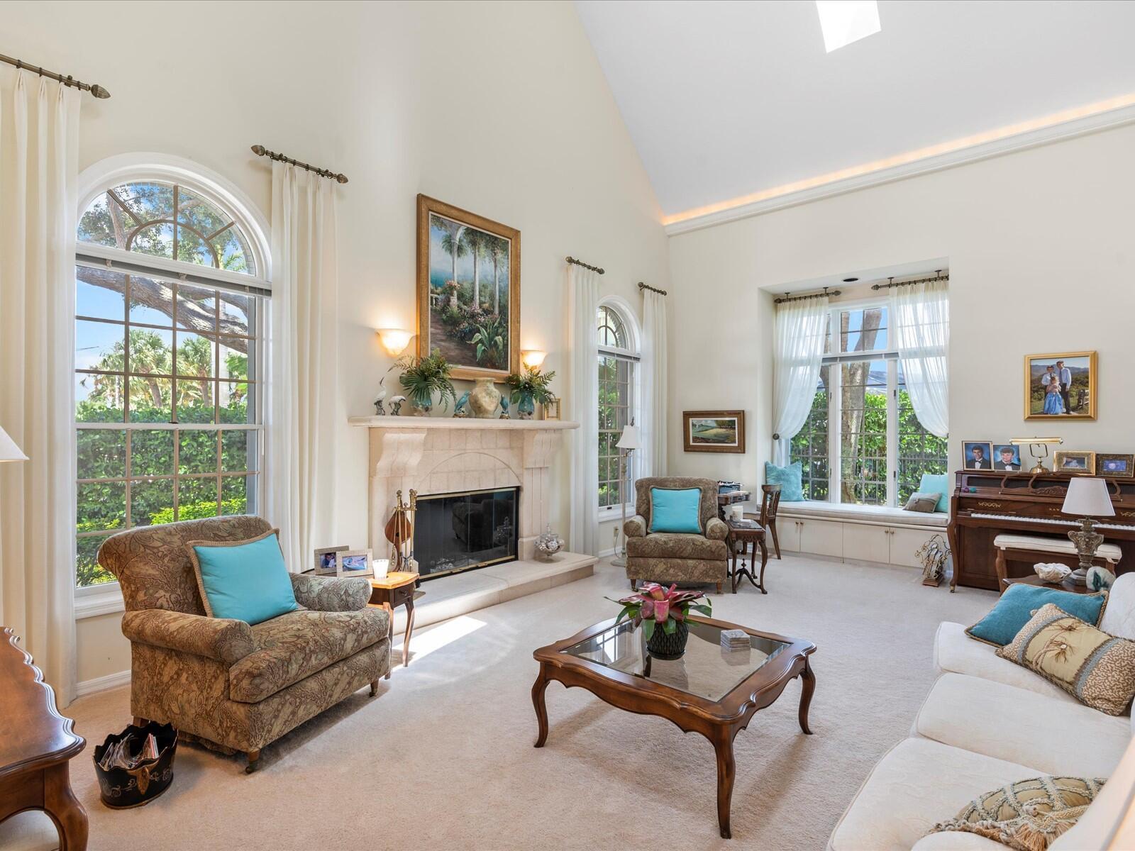 COUNTRY CLUB POINT - Residential