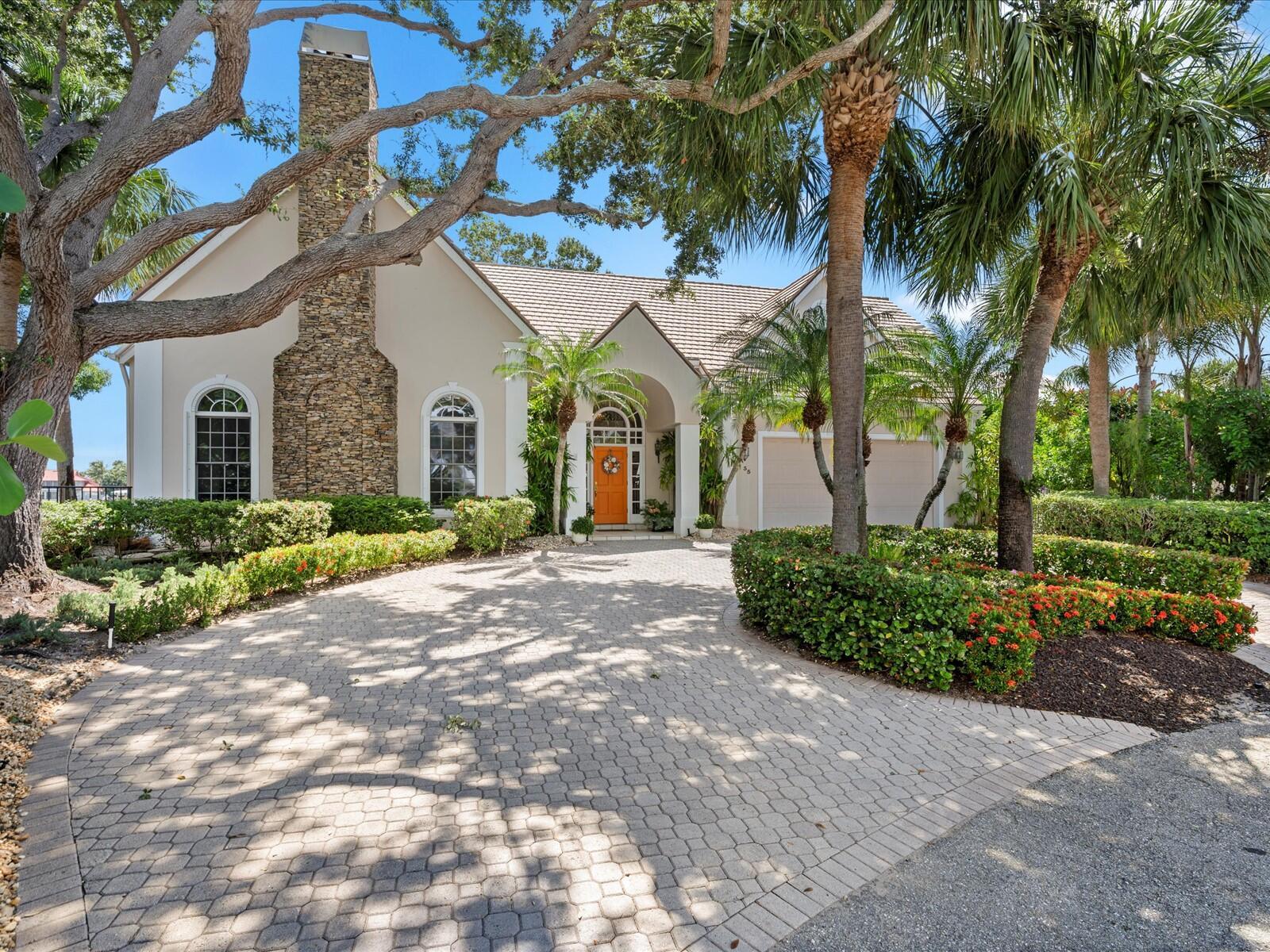 COUNTRY CLUB POINT - Residential