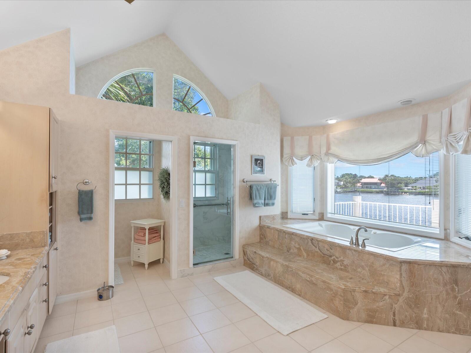 COUNTRY CLUB POINT - Residential