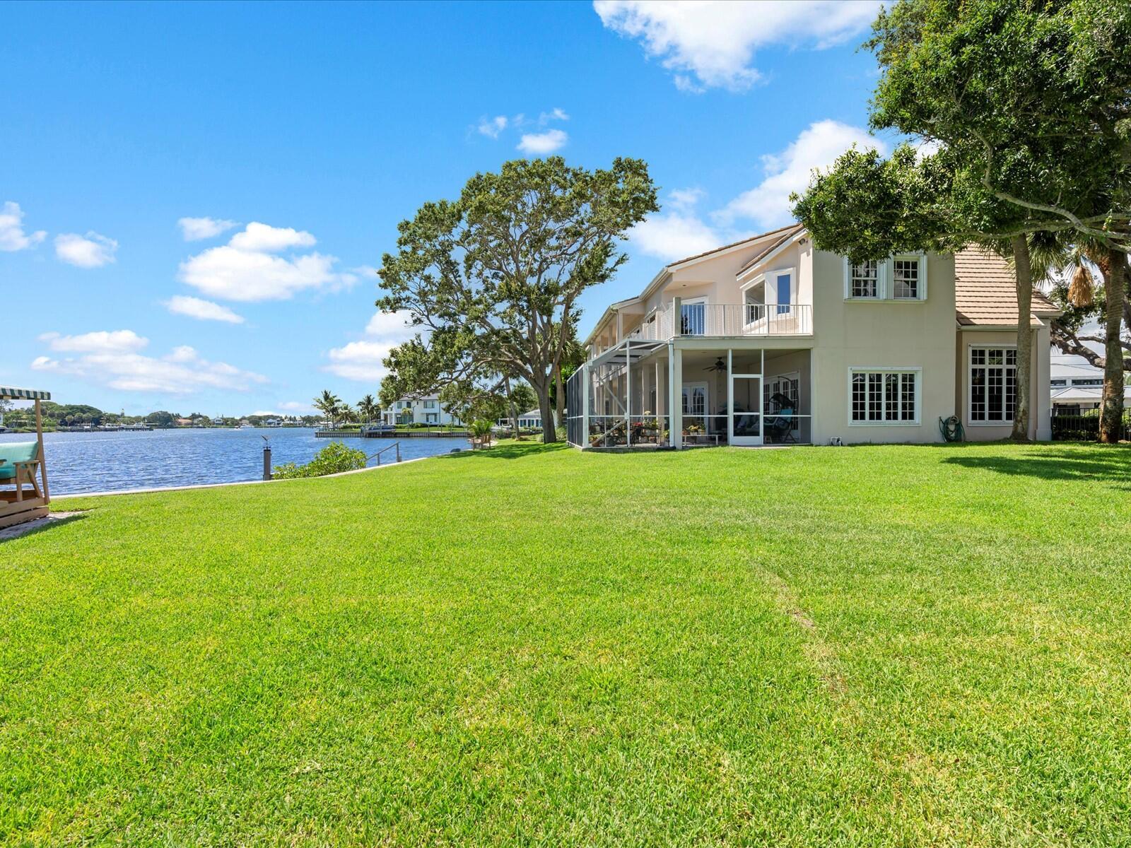 COUNTRY CLUB POINT - Residential