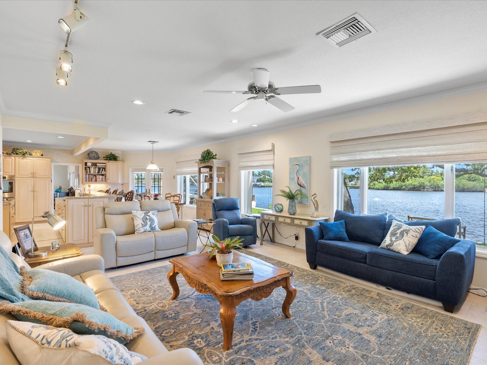 COUNTRY CLUB POINT - Residential