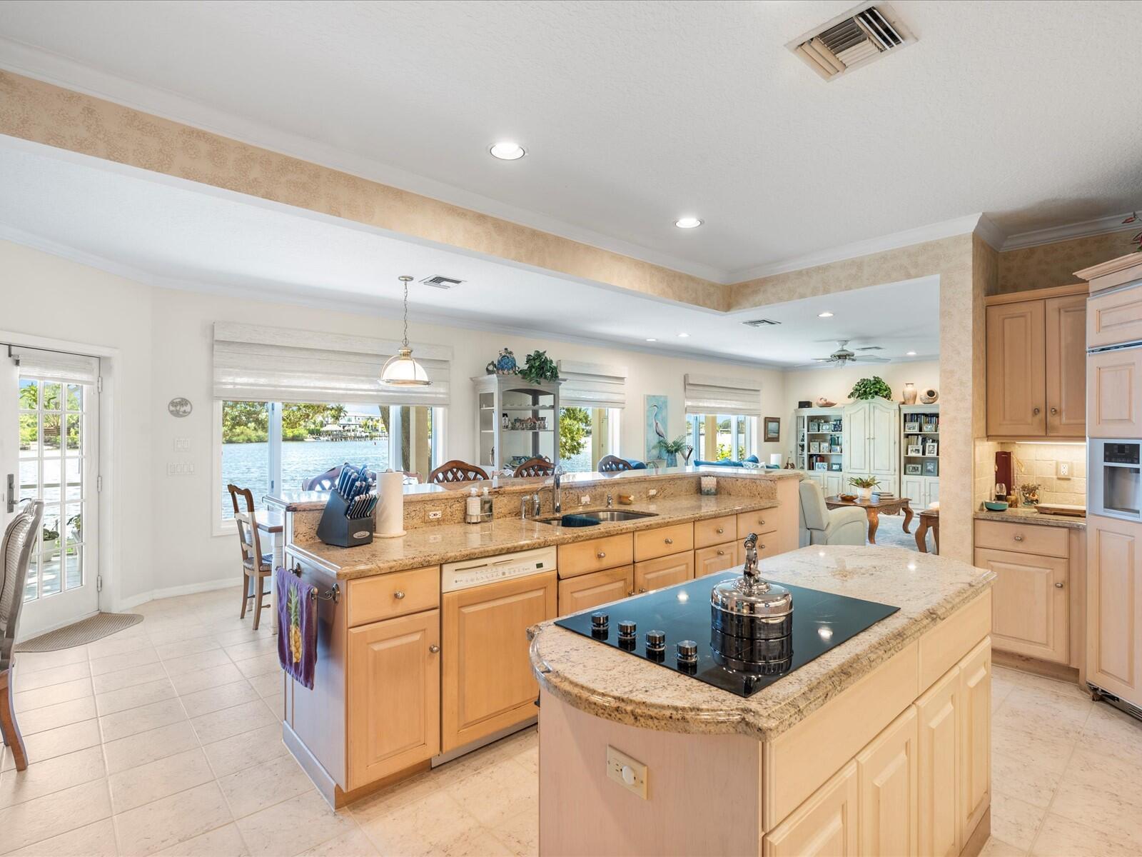 COUNTRY CLUB POINT - Residential