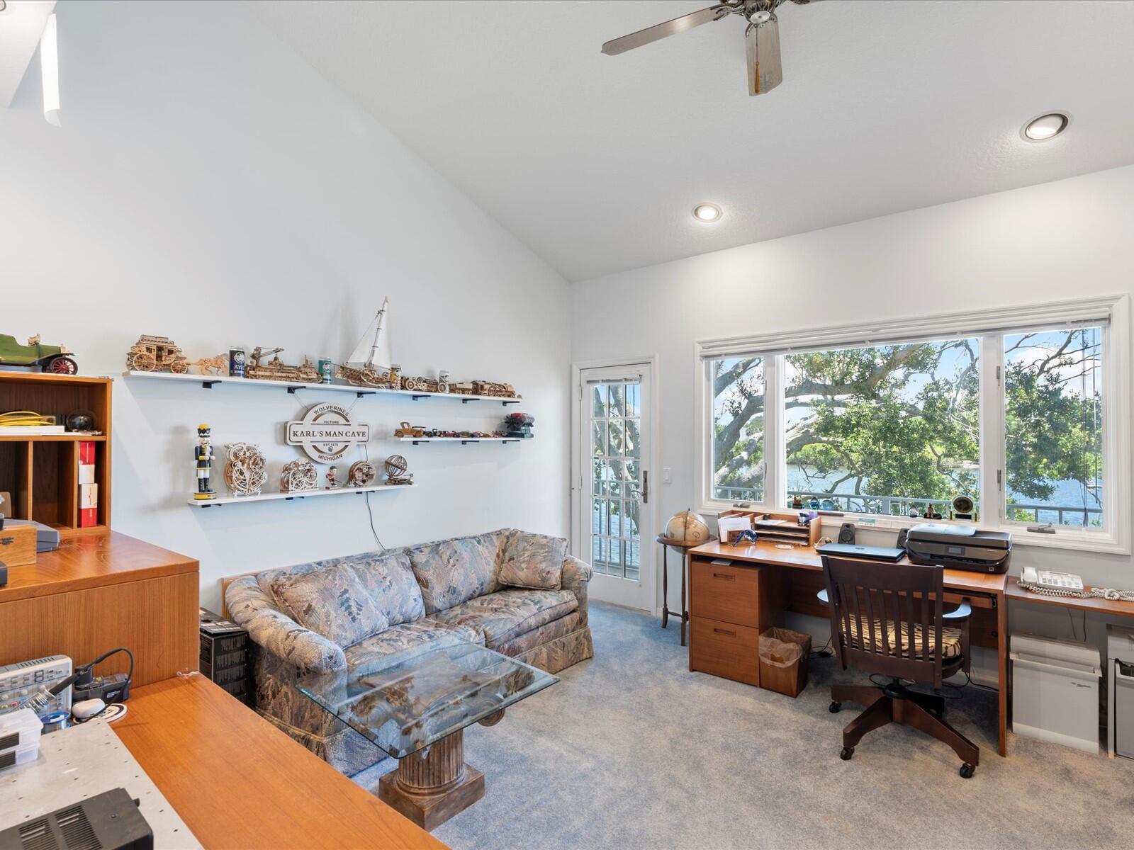 COUNTRY CLUB POINT - Residential