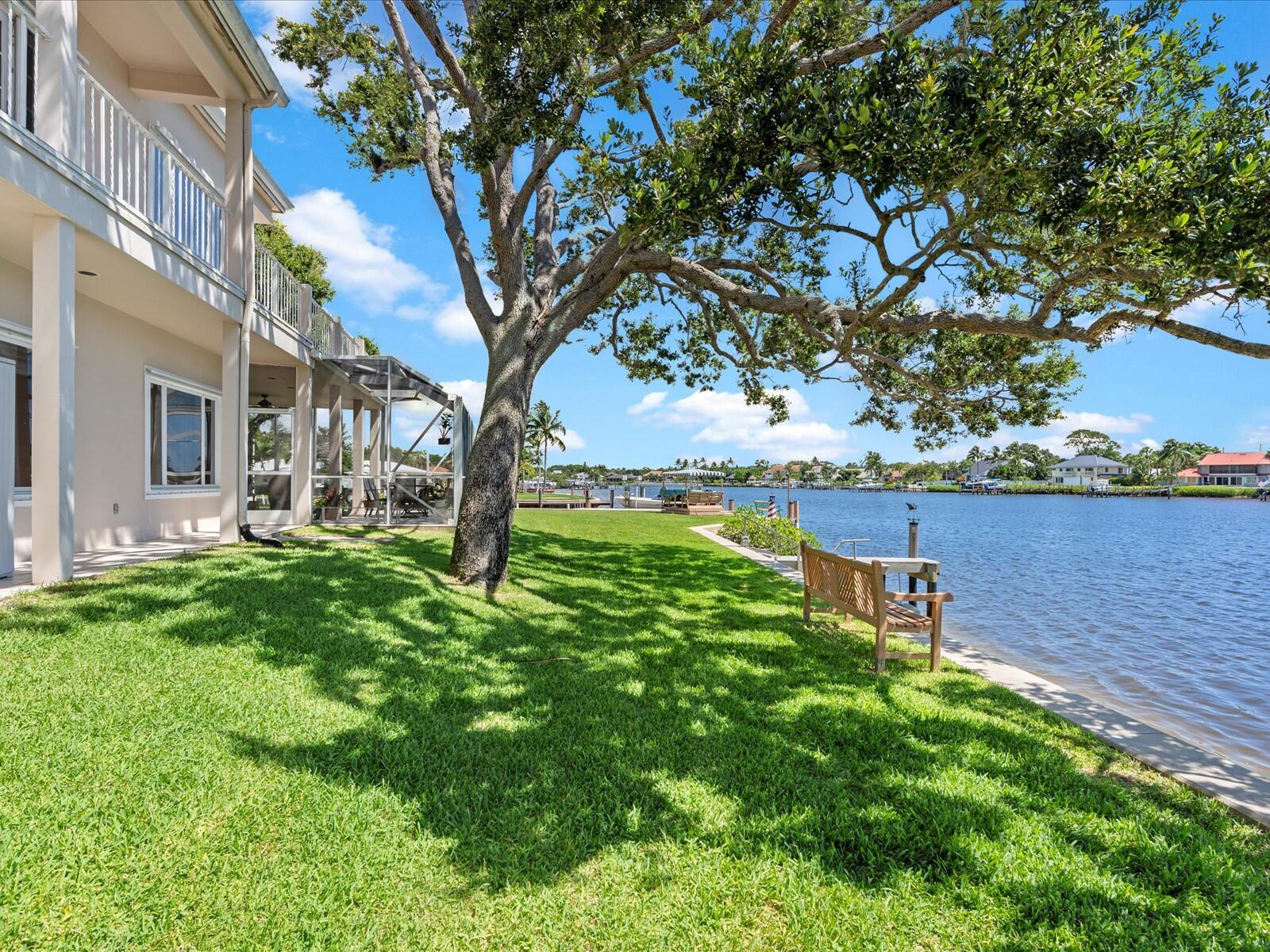 COUNTRY CLUB POINT - Residential