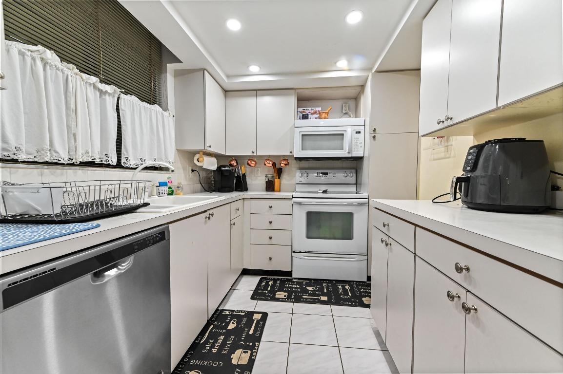 FAIRWINDS COVE - Residential