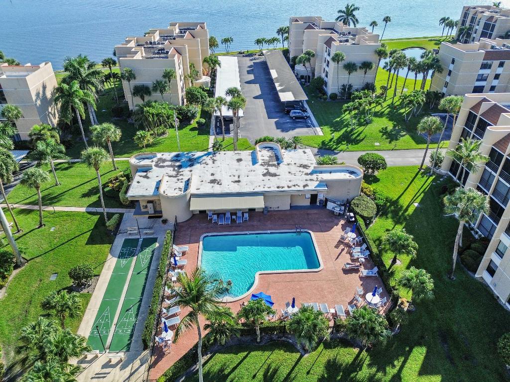 FAIRWINDS COVE - Residential