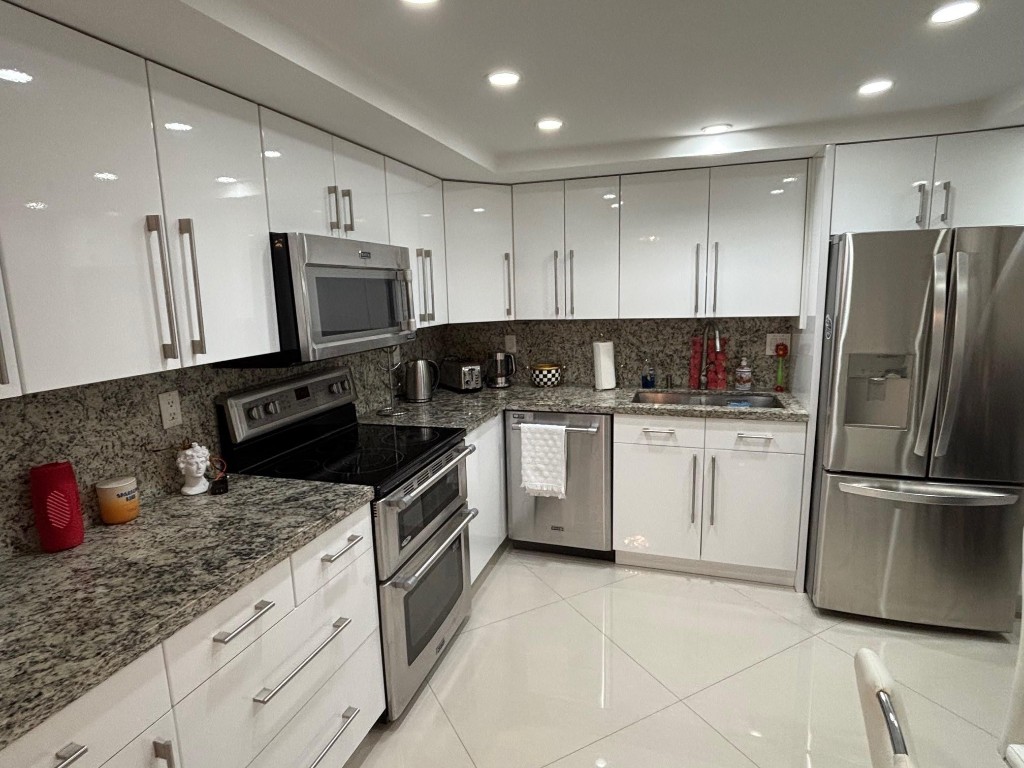 WINSTON TOWERS 500 - Residential