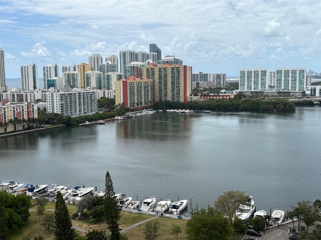 WINSTON TOWERS 500 - Residential