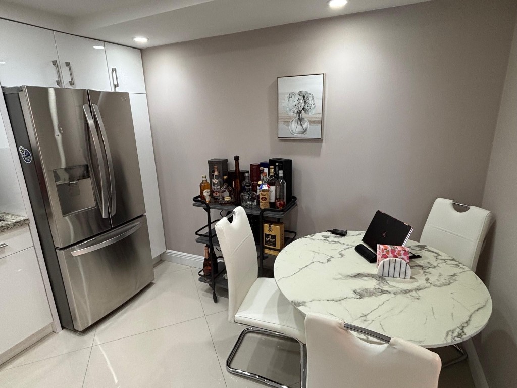 WINSTON TOWERS 500 - Residential