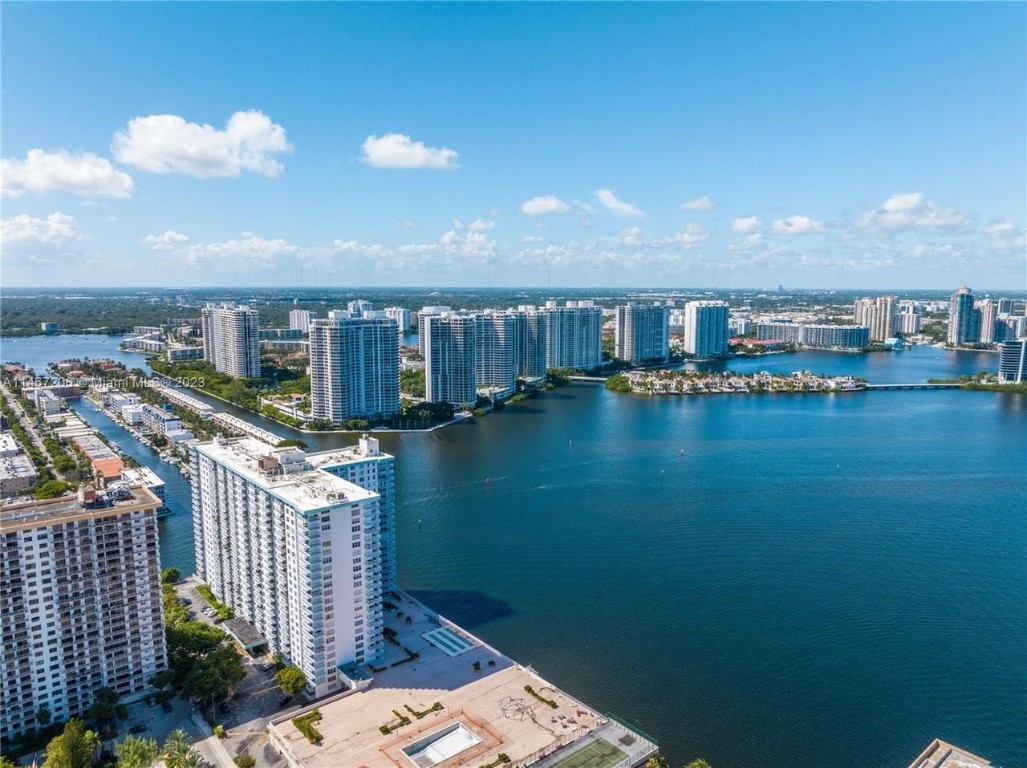 WINSTON TOWERS 500 - Residential