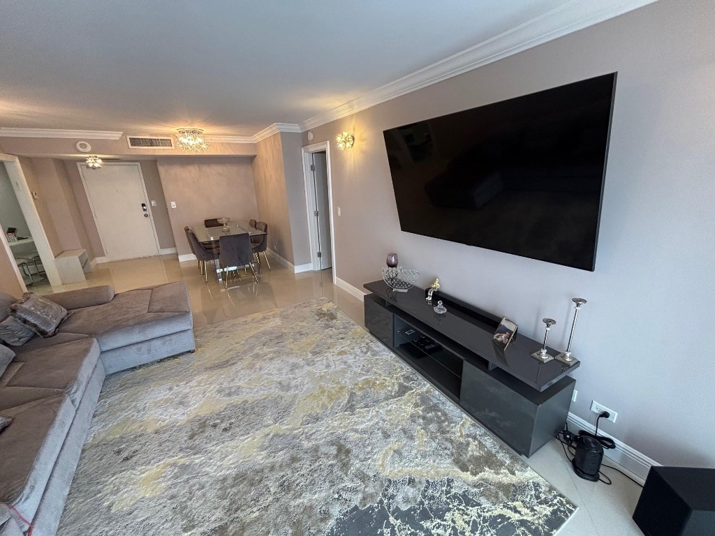 WINSTON TOWERS 500 - Residential