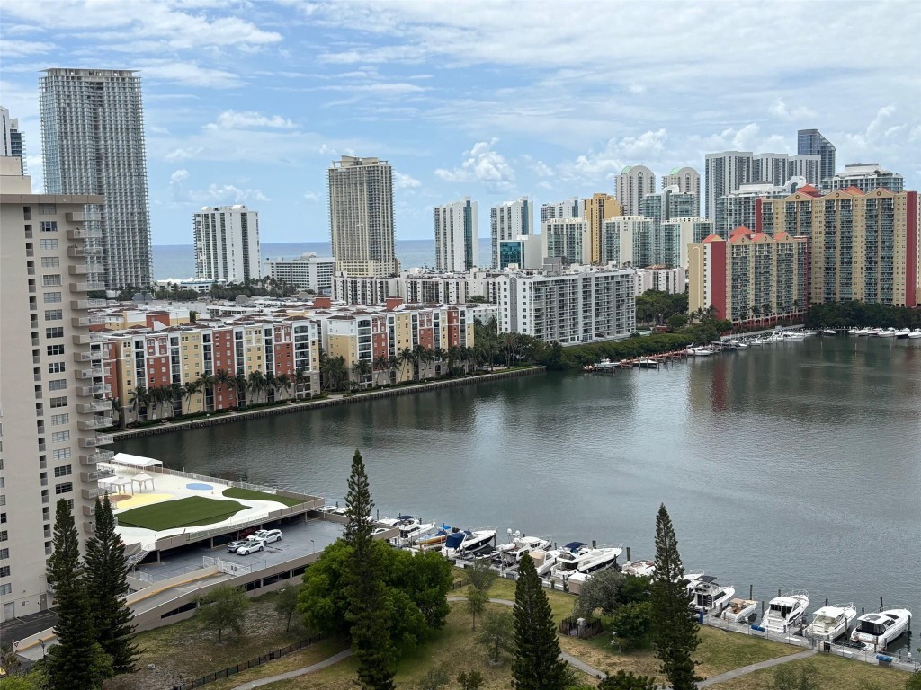 WINSTON TOWERS 500 - Residential