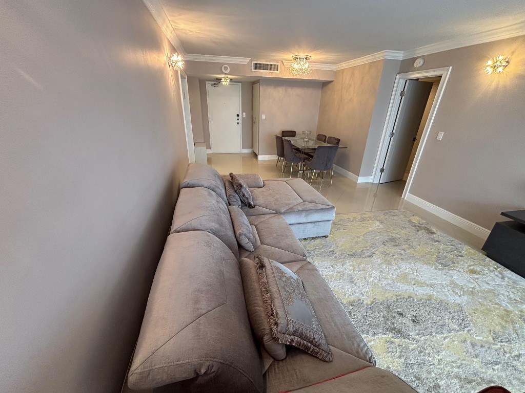 WINSTON TOWERS 500 - Residential