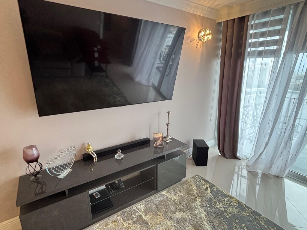 WINSTON TOWERS 500 - Residential