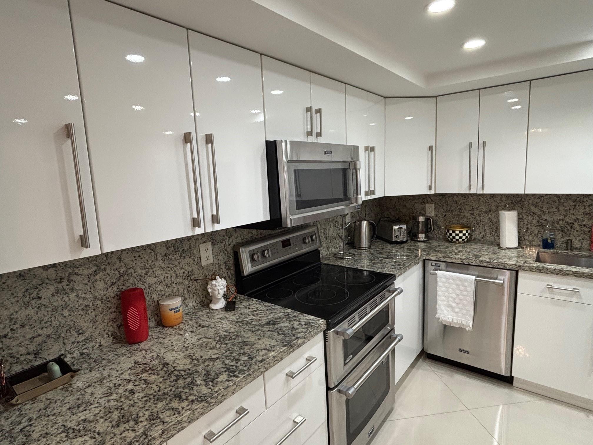 WINSTON TOWERS 500 - Residential